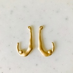 【J】Matte Gold Humanoid Letter Pendant Tops