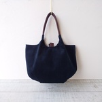 ネイビーのコーデュロイ　バルーンバッグ