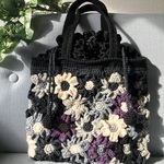 33-1.[m様オーダー]パープルの花モチーフがアクセントの花モチーフニットバッグ（巾着タイプ）