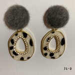 〈送料無料〉インポート・ダルメシアン・ゴールド・ピアス【グレー】