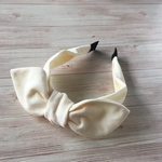 コーデュロイのリボンカチューシャ（うさ耳リボン・ミルキーホワイト）