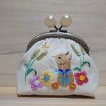 刺繍がま口ポーチ  〜リボン猫ちゃん〜