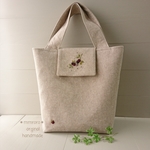 花の刺繍  ベリーのトートバッグ 
