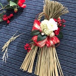 稲から育てたしめ縄・お正月飾り  本藁タッセル 紅白椿と南天