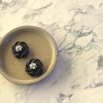 モノトーンで大人かわいいお花のピアス or イヤリング     黒