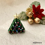 つまみ細工  クリスマスツリーのブローチ