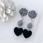 再販❁︎チェックとハートのモノトーンイヤリング(ピアス)