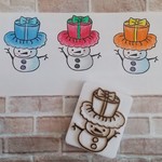 ギフト帽子の雪だるま