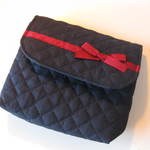 ふたつきお弁当袋　キルティング紺無地×エンジリボン