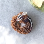 おやすみリスさん  ビーズ刺繍ブローチ【受注制作】