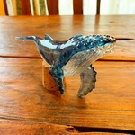 透き通ったクジラの置物