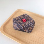 刺し子ピンクッション（羊毛混・変わり米の花刺し・紺色）