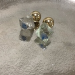 フローライトのゴールドバックキャッチピアス