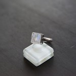 レインボームーンストーン　スクエアカボションリング　SILVER925