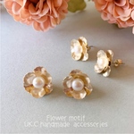 パールとフラワーの可憐なピアス  金属アレルギー対応ピアス イヤリング チタンピアス  樹脂ピアス サージカルステンレス 