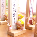 【SALE】「笑う門には福来る」ゆきだるまんのミニ掛け軸（置いてもOK♪）【小豆・紫・お上品な金】