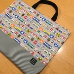 【完成品】🚇少し大きめ電車柄（グレー）のレッスンバッグ・男の子・通園バッグ・絵本バッグ・手提げ・電車