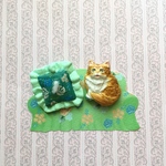 ビリビリ クッションとイタズラ猫のブローチ（ペルシャ)