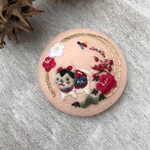 刺繍のブローチ 賀正