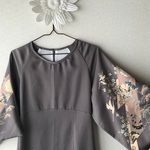 上品な柄でシックに着こなす☆変形袖ワンピ