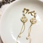 ドレスにも*ゆれる水引とパールの細長ピアス／イヤリング