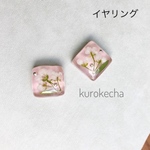 ベビーピンク×白いお花★キラキラ☆スクエアイヤリング☆・。送料無料 レジン