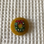 直径3㎝ビーズ刺繍の包みボタンブローチ ☆クリスマス