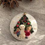 刺繍のブローチ 雪だるま作り