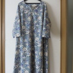 ☆新作☆　1点もの　ブルーグレー系　花柄ワンピース　ゆったりサイズ　サイズＬ～ＬＬ 大人かわいい