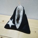 モモンガポーチ(三角型)　黒地白星柄フリース×グレー　カラビナなし