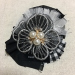 リネンナチュラル2weyブローチ ブラック刺繍フラワーレースタグ