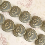 SALE!!【18㍉ 4個】フラワーハート♡ gray ♡チェコビーズ♡グレー♡花