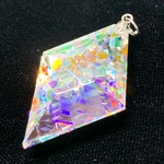 虹の結晶 ムーンボウ 菱形  ペンダントMB-049