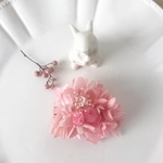 ストロベリーカラー プリザーブドフラワーのヘアクリップ 