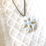 雪の結晶ネックレス