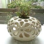 透かし模様の花器〈透明釉〉