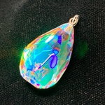 虹の結晶 ビビッド涙型ラフカット ペンダントトップ VD-169