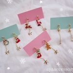 クリスマスモチーフの揺れるピアス/イヤリング