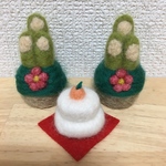 羊毛フェルトのお正月飾り（濃いグリーン）