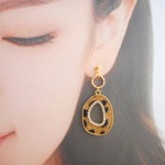 キラキラ＊ダルメシアン柄リングの上品大人ピアス/イヤリング（ブラウン）秋・冬