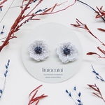 -grayish white-レースフラワーピアス/イヤリング
