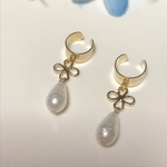 キラキラパールが揺れるイヤーカフ【両耳セットです】