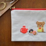 くまとドーナツの刺繍ポーチ[生成り]