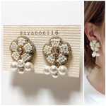 ホワイト＊Flower✴︎ピアス/イヤリング