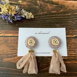 刺繍とタッセルのお花ピアス(イヤリング) ピンクベージュ
