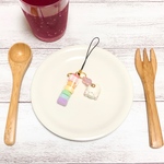 なないろパンケーキミルクソースがけと食いしん坊うざらしのストラップ