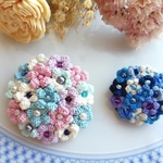 ｋ様オーダー品☆編み花のブーケブローチ＆編み小花のパヴェブローチ（blue)