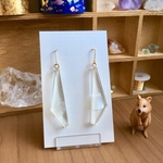 【crystal】シェル 樹脂デザインスクエアピアス/イヤリング