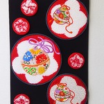 ちりめん細工    刺繍の鈴   壁掛け