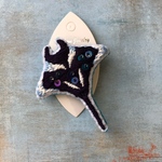 マンタ刺繍ブローチ